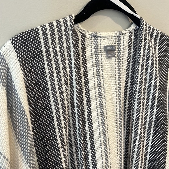 Aerie One Size open front poncho/wrap/shawl - Picture 2 of 4
